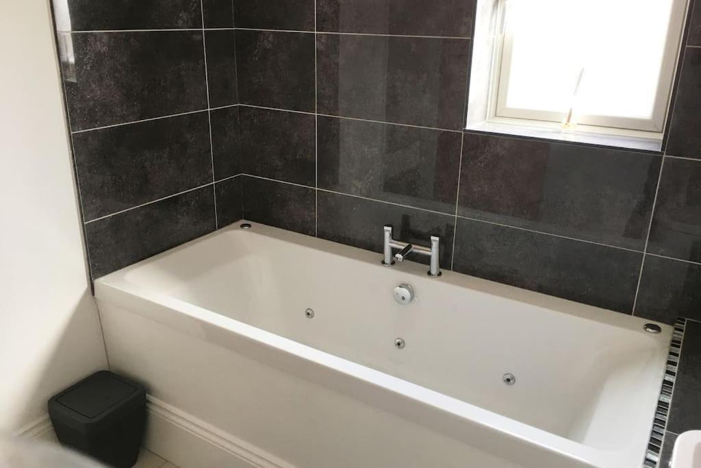Stylish 2 Bed Apart In The Heart Of North Norfolk Норт-Уолшем Экстерьер фото